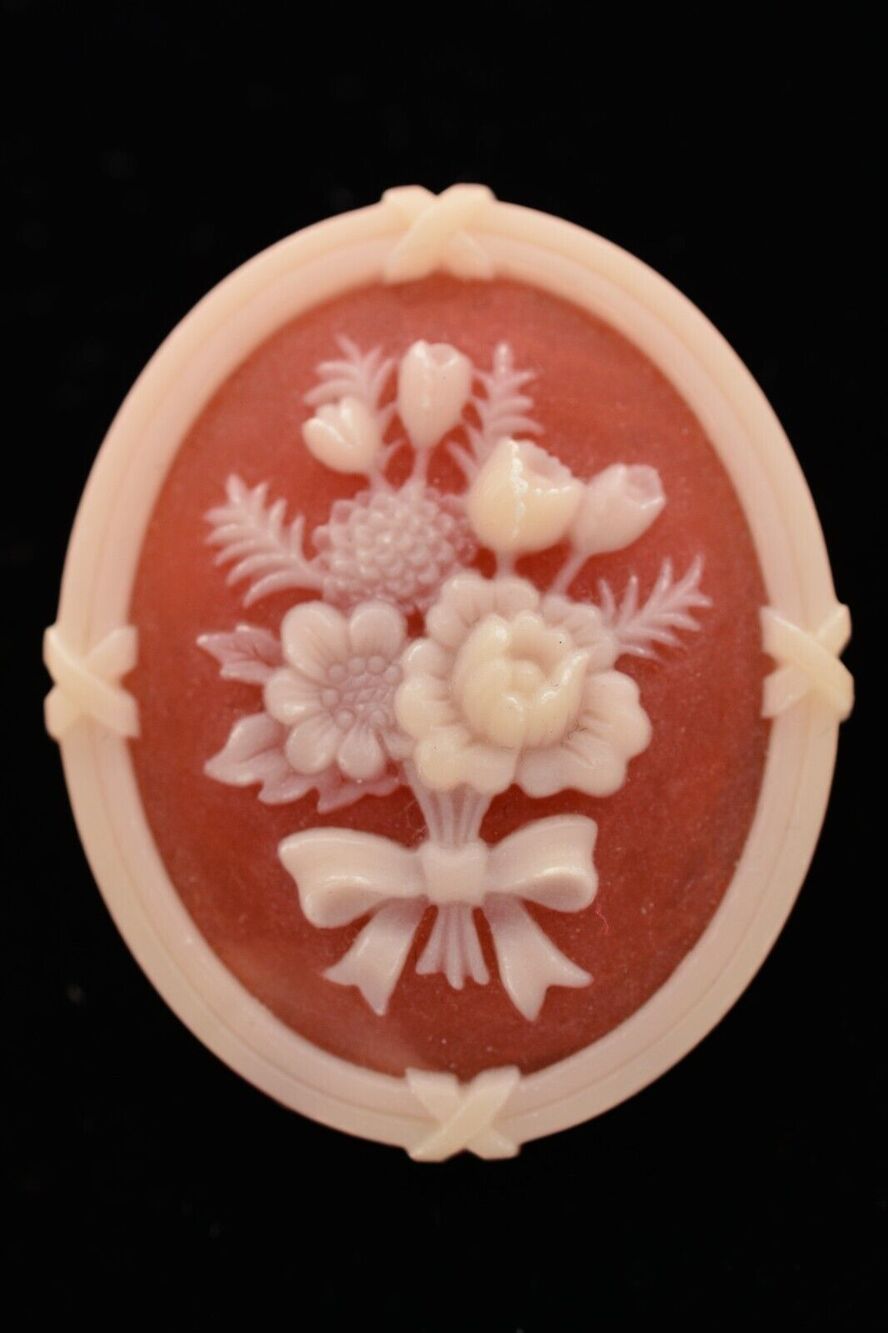 Avon Vintage Flower Cameo Pin Brooch Red White Bouquet Bow Oval Signed 70s Bin5A